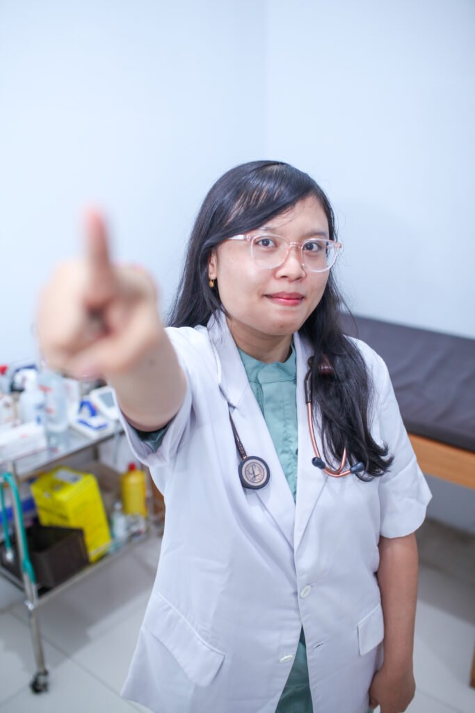 Dr. Widi